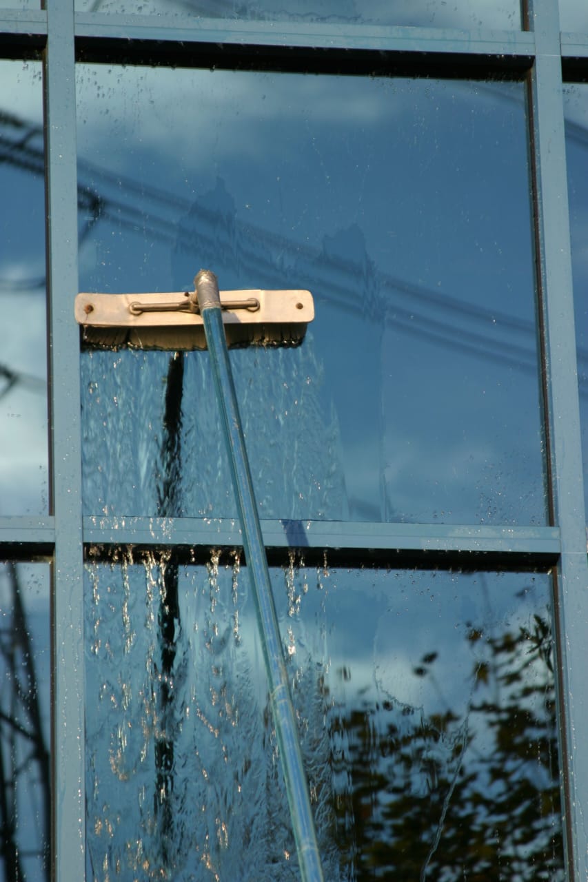 Everything included in a Boca Raton residential window cleaning visit