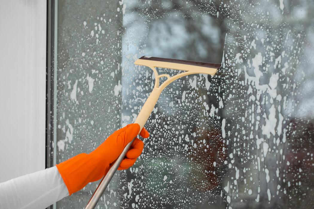 Booking a Boca Raton residential window cleaning visit with gate coordination